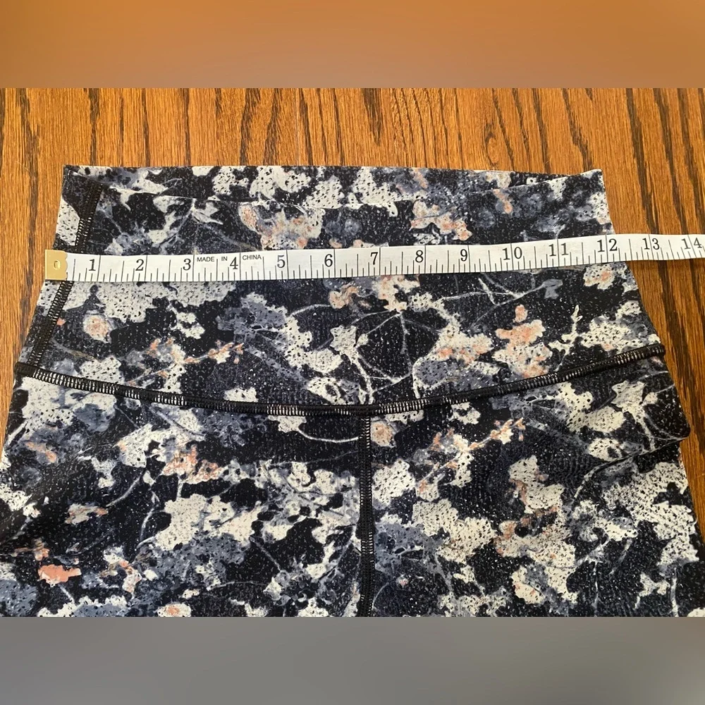 Lululemon Wunder Under Crop Leggings Size 6 Hi-Rise 21